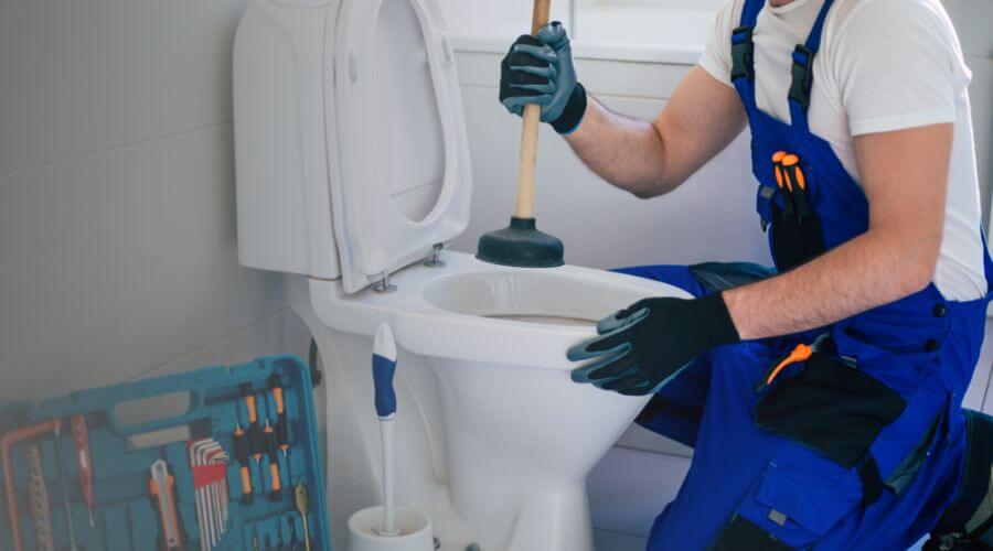 Expert burst pipe repair services in McIntire, IA